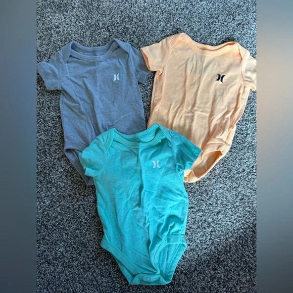 Lot of Hurley Baby Boy Short Sleeve Bodysuit Trio - Gray, Aqua, Peach Size 6mo - Picture 1 of 5